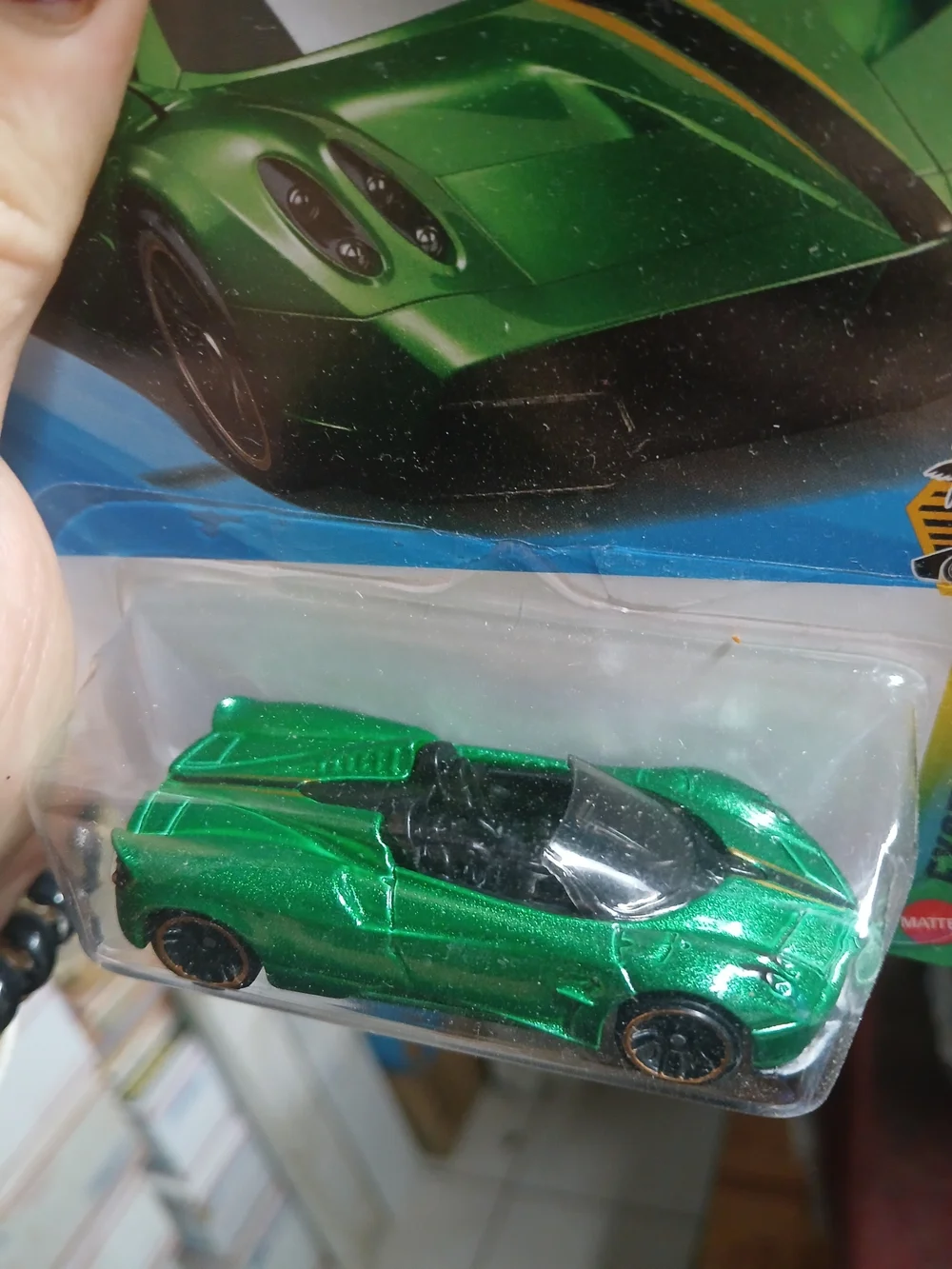 Hot Wheels '17 Pagani Huayra Roadster (Model JJH99) in metallic green from the 2